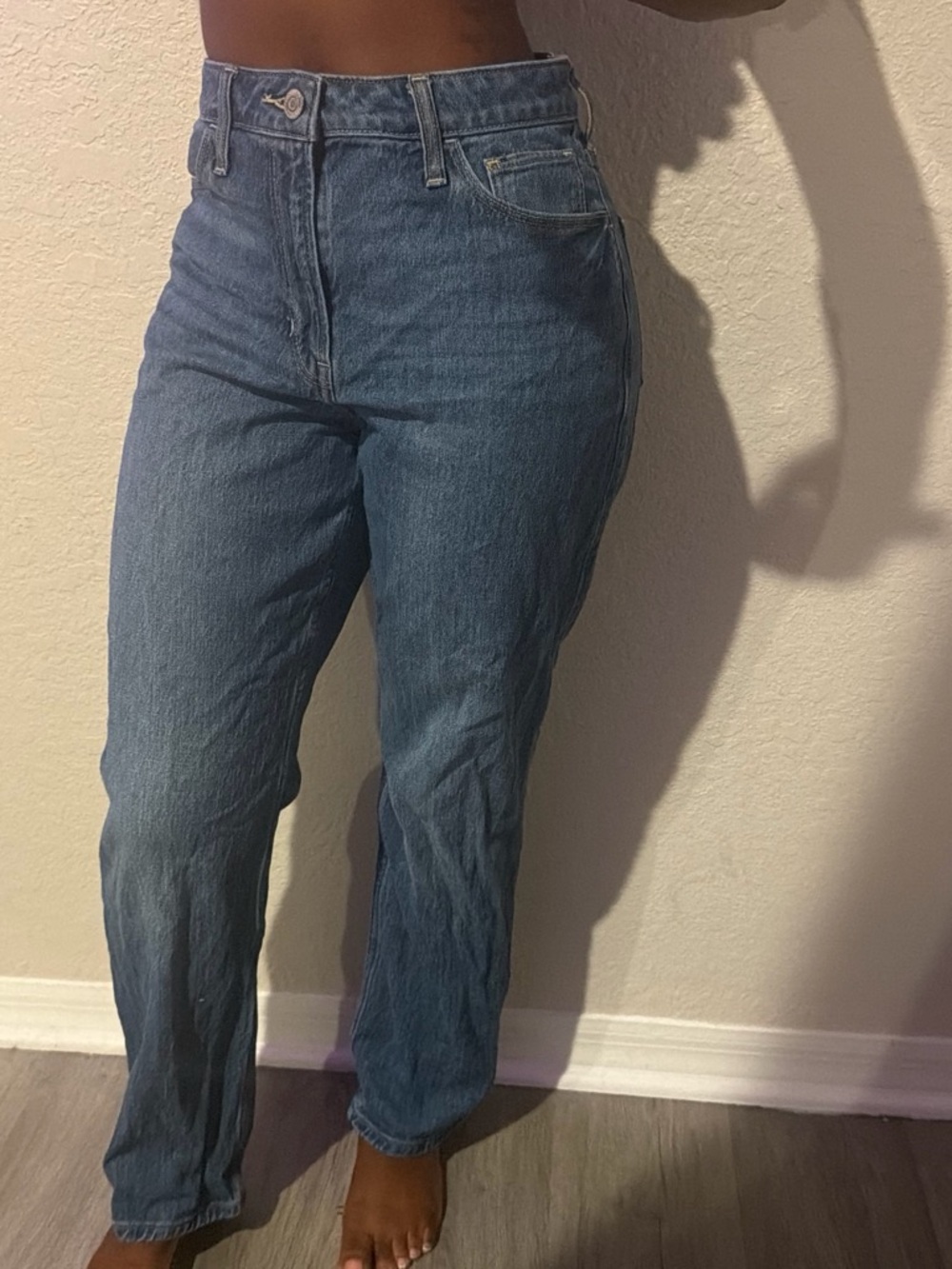 Hollister Ultra High-Rise Dad Jeans with a relaxed fit